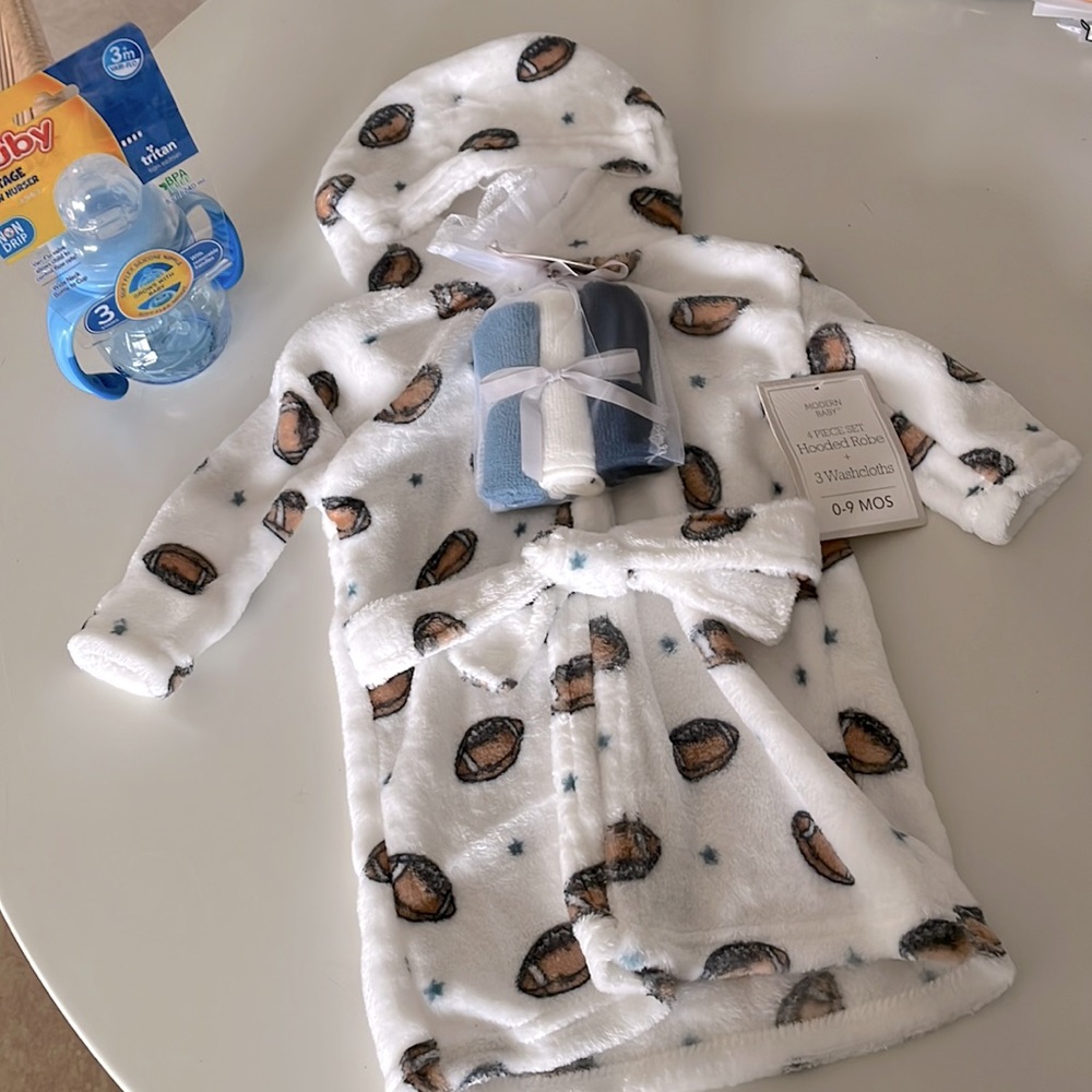 Hooded robe 0-9months with footballs